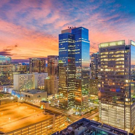 Couples Getaway Highrise Dwntown Phx Skyline Views Apartment Финикс Екстериор снимка