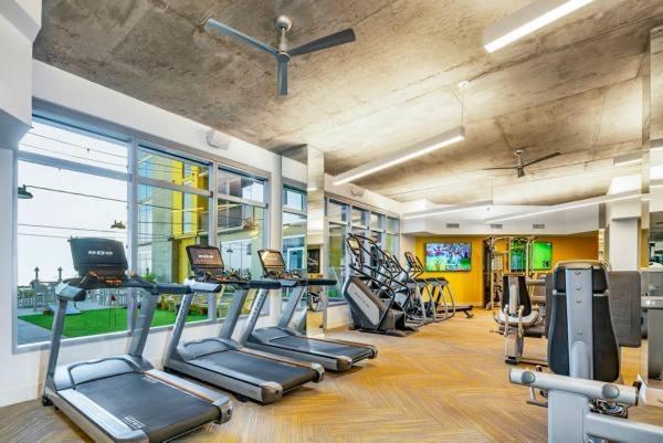 Couples Getaway Highrise Dwntown Phx Skyline Views Apartment Финикс Екстериор снимка