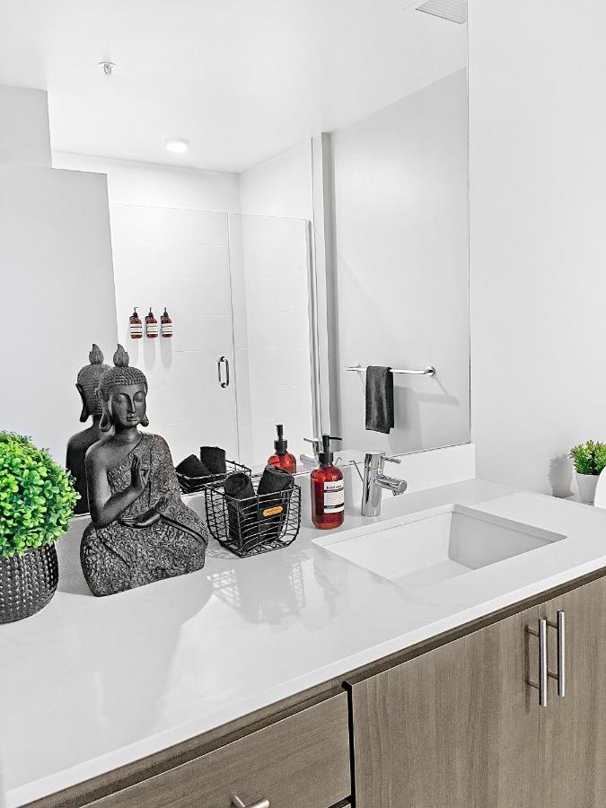 Couples Getaway Highrise Dwntown Phx Skyline Views Apartment Финикс Екстериор снимка
