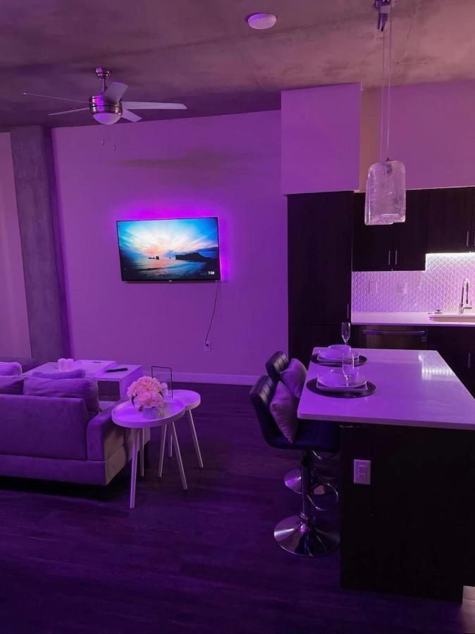 Couples Getaway Highrise Dwntown Phx Skyline Views Apartment Финикс Екстериор снимка