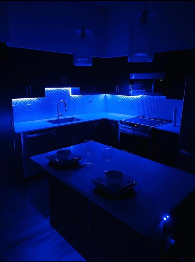Couples Getaway Highrise Dwntown Phx Skyline Views Apartment Финикс Екстериор снимка
